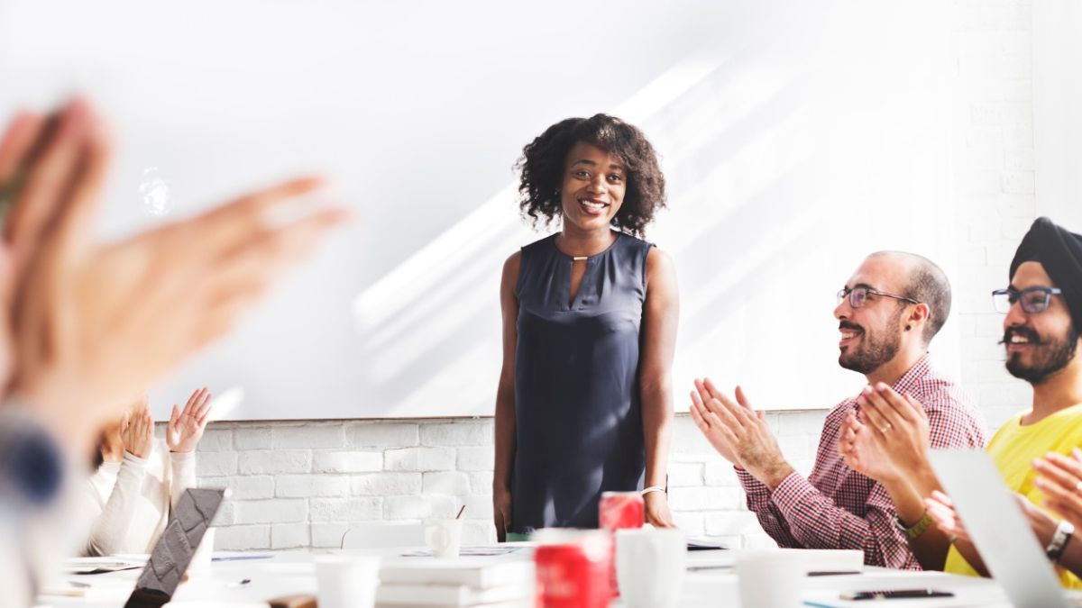 The Power of Compliments: How to Give Meaningful Praise That Builds Stronger Connections